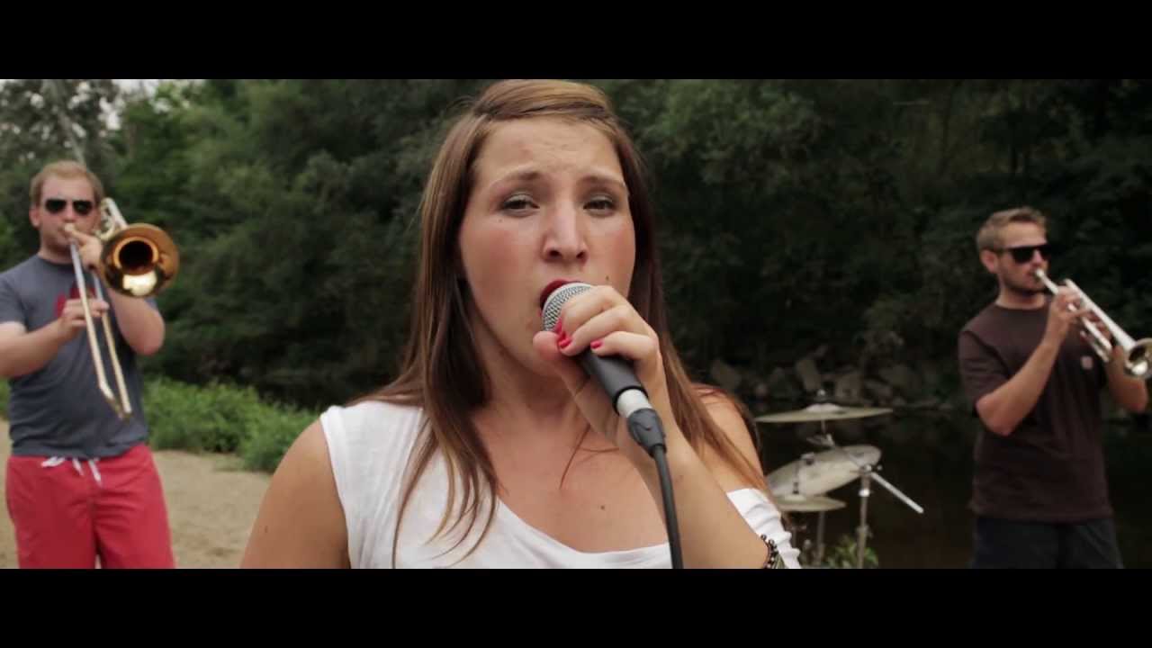 Skolka - Gemma Gemma! (live) [official Video]