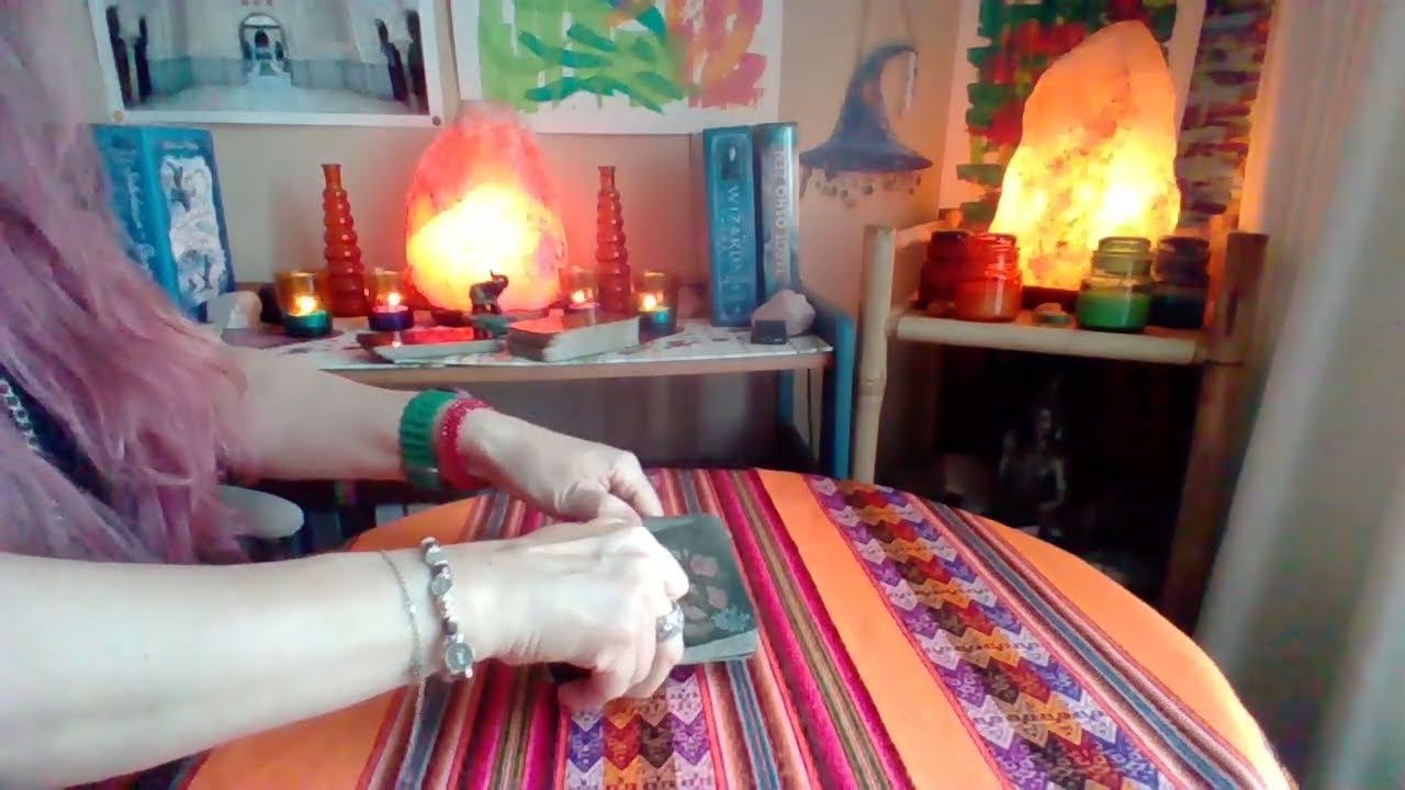 ACUARIO!! 🔮Estás redireccionando tu vida!! Tú y alguien se quieren en secreto!!