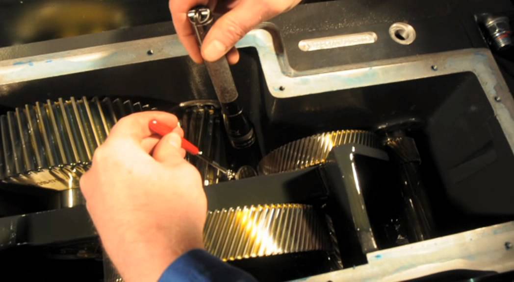 Inspection of ZX hoist gearbox