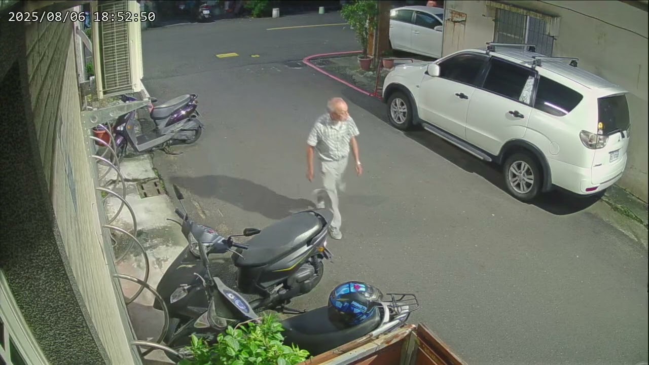 三民區重慶街側巷停車棚1 2025 08 06 18 52 00