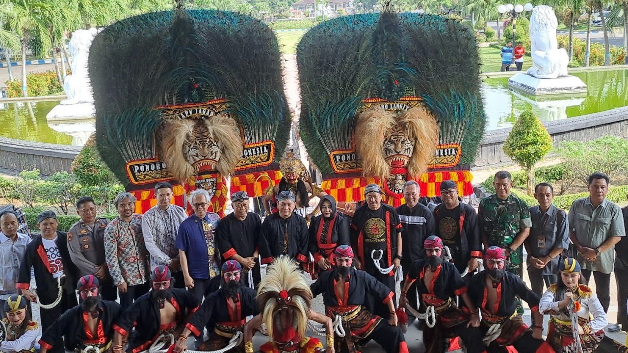 PENAMPILAN SPESIAL REOG PONOROGO MENYAMBUT KUNJUNGAN STAF KHUSUS PRESIDEN BIDANG EKONOMI KREATIF