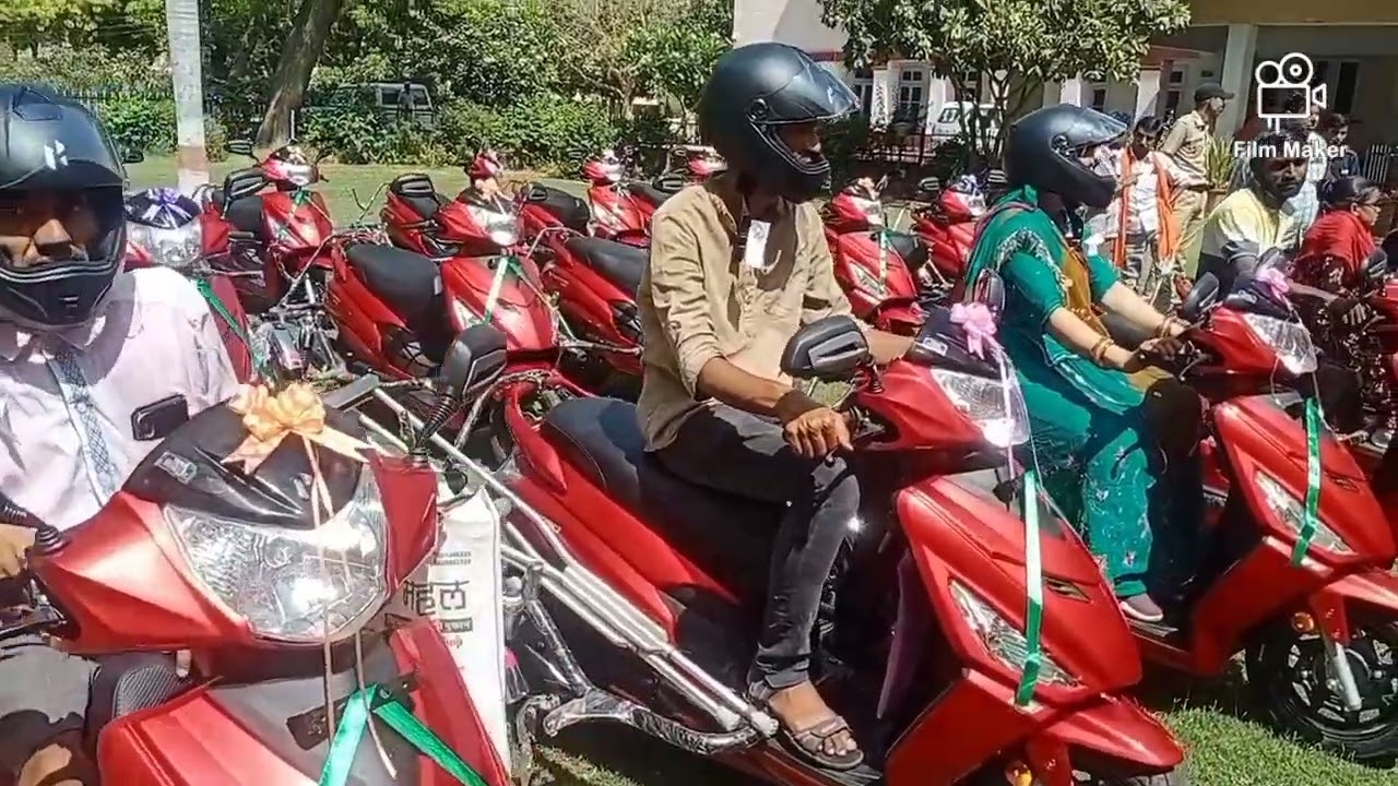विशेष योग्यजनों को स्कूटी वितरित*कोई पात्र नहीं रहे लाभ से वंचित: आपदा प्रबंधन मंत्री*