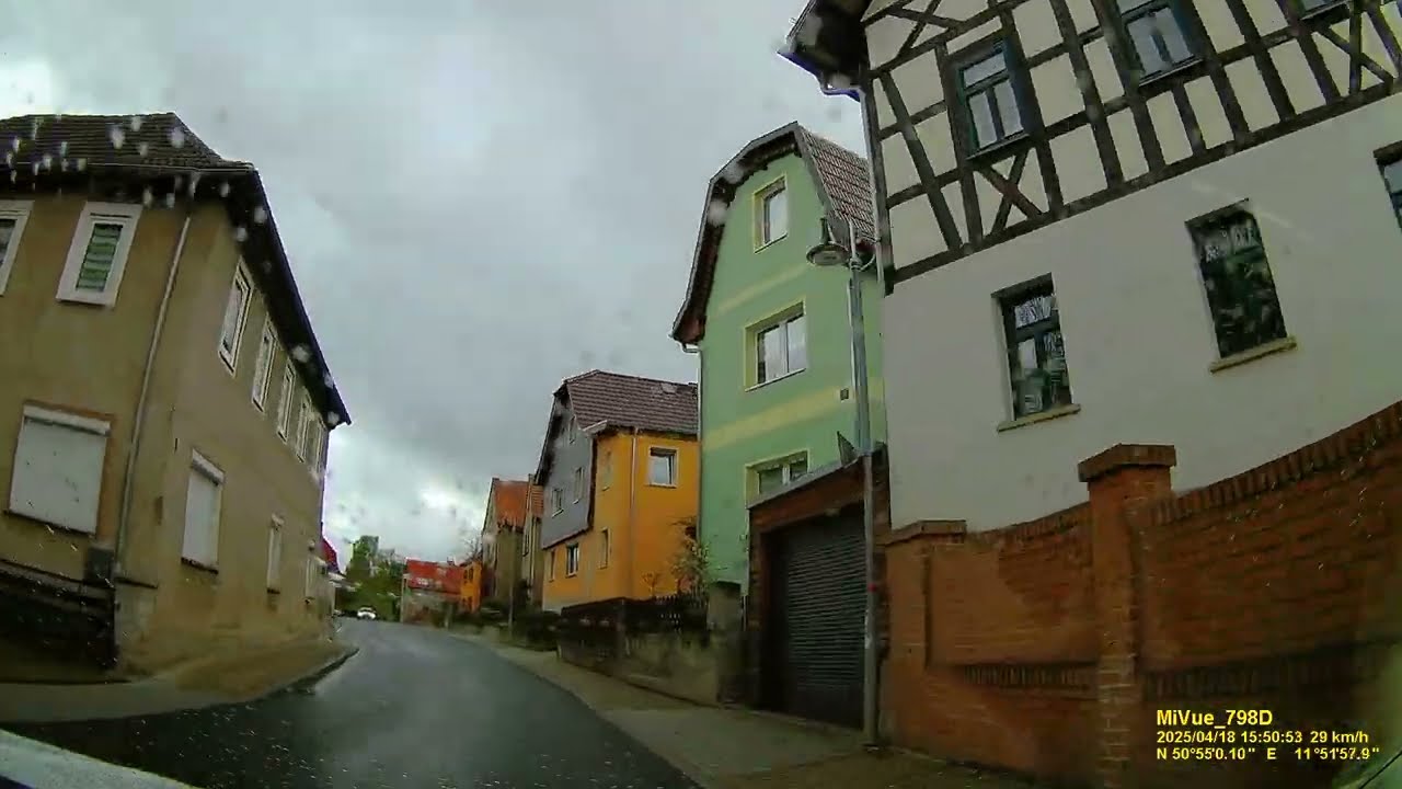 D: Gemeinde Bad Klosterlausnitz. Saale-Holzland-Kreis. Fahrt durch den Ort. April 2025