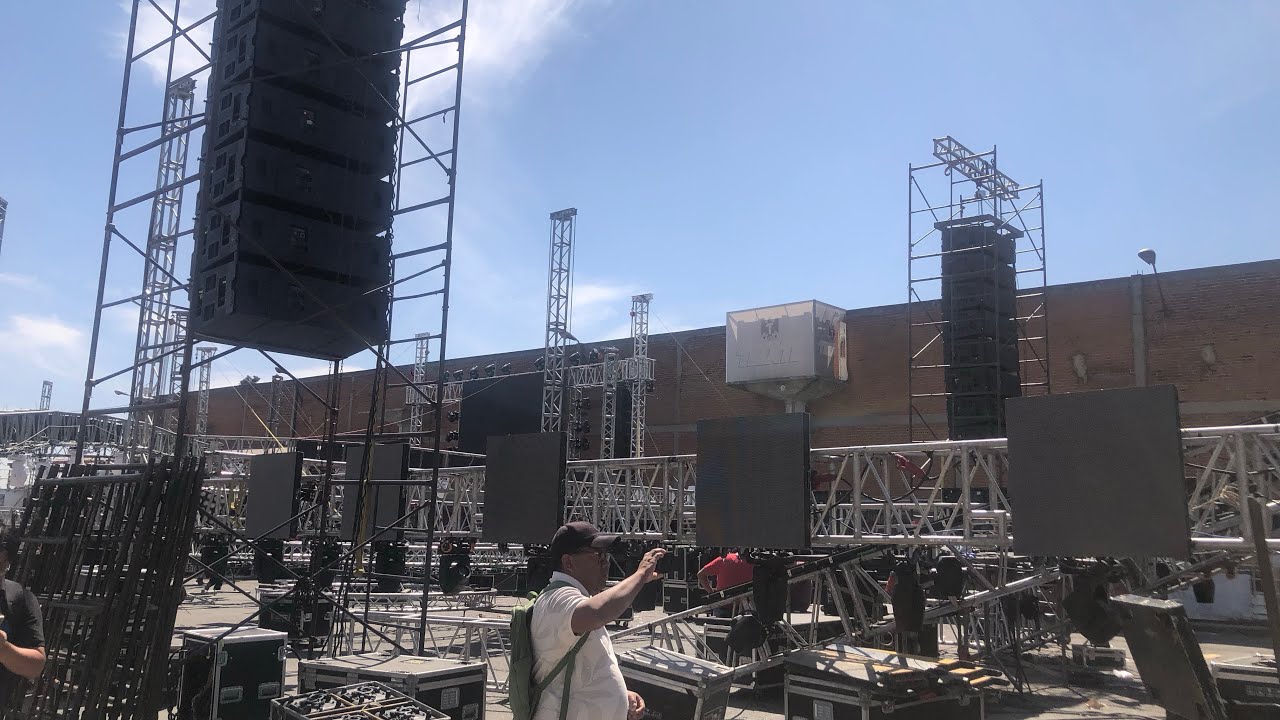 Mira las grandes producciones que están instalando en plaza los gallos 