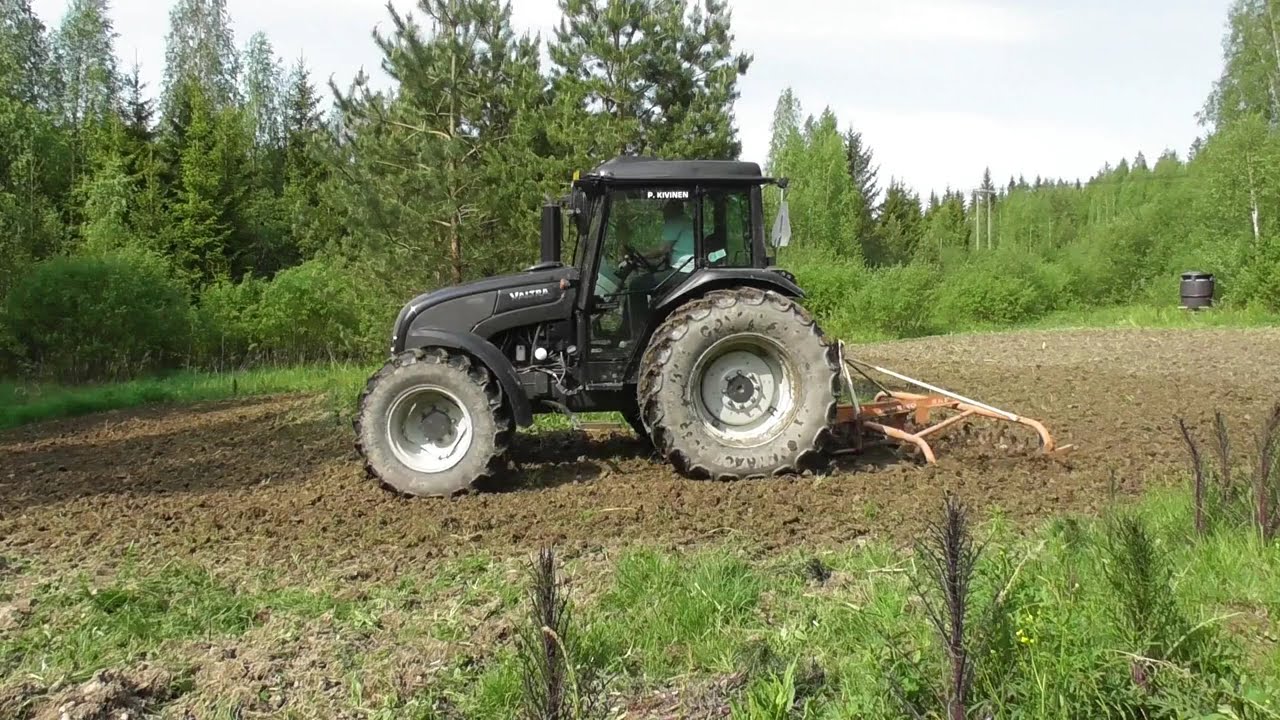 Valtra A93 + Hankmo, riistapellolla