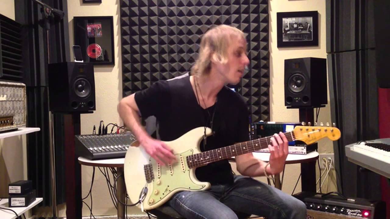 Blues Riff in The Key of F - Ray Charles Style - Rhythm Blues Guitar Lesson