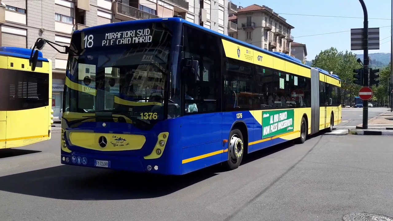 Bus e tram in Piazza Carducci