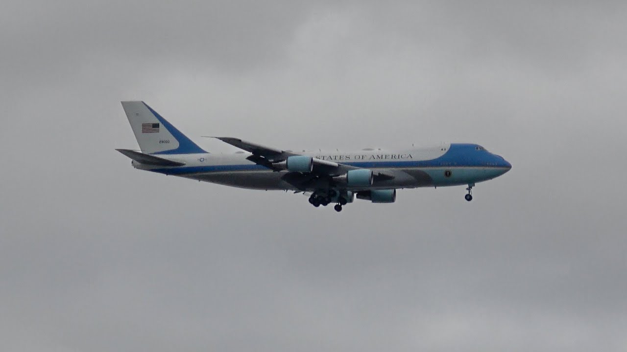 President Trump arrives in Anchorage on Air Force One for his summit with Putin