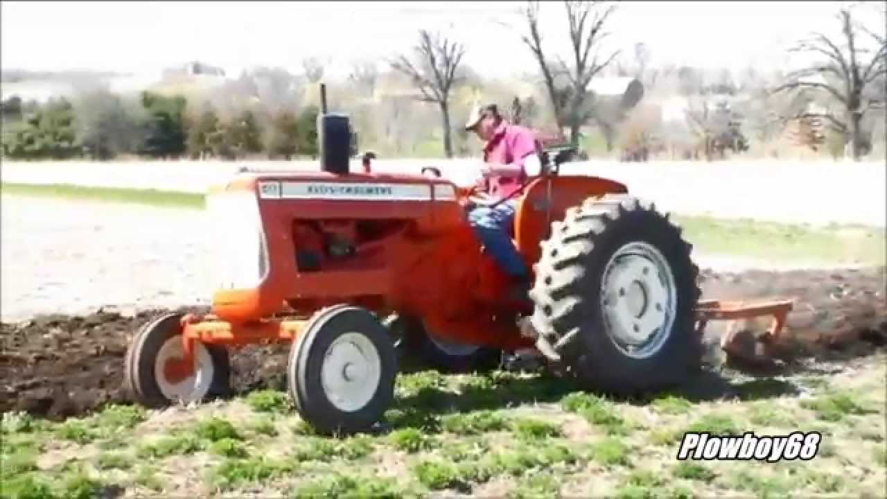 Allis Chalmers D17 Plowing