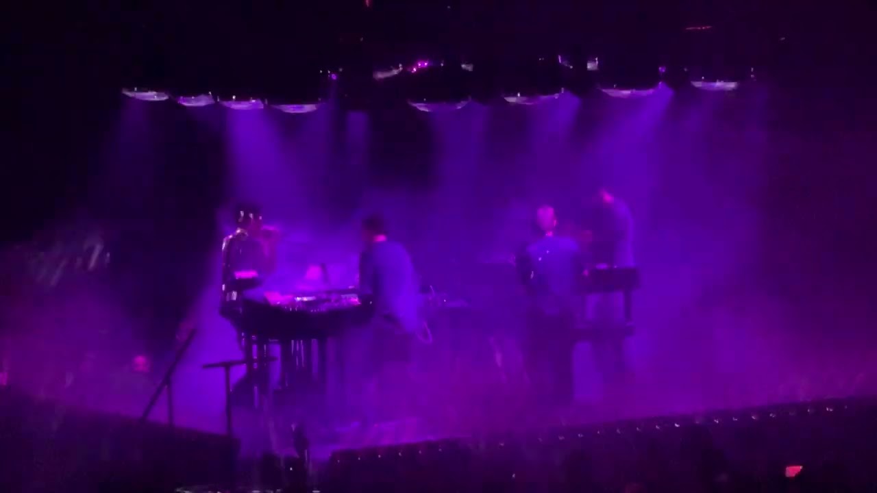 Closer (live) - Nine Inch Nails featuring Boys Noize