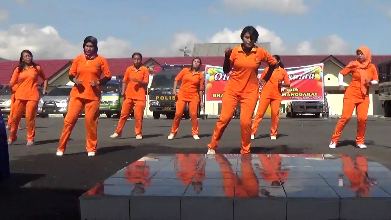 GOYANG MOGI BHAYANGKARI BRIMOB SUB DEN 2 DEN B PELOPOR MANGGARAI POLDA NTT