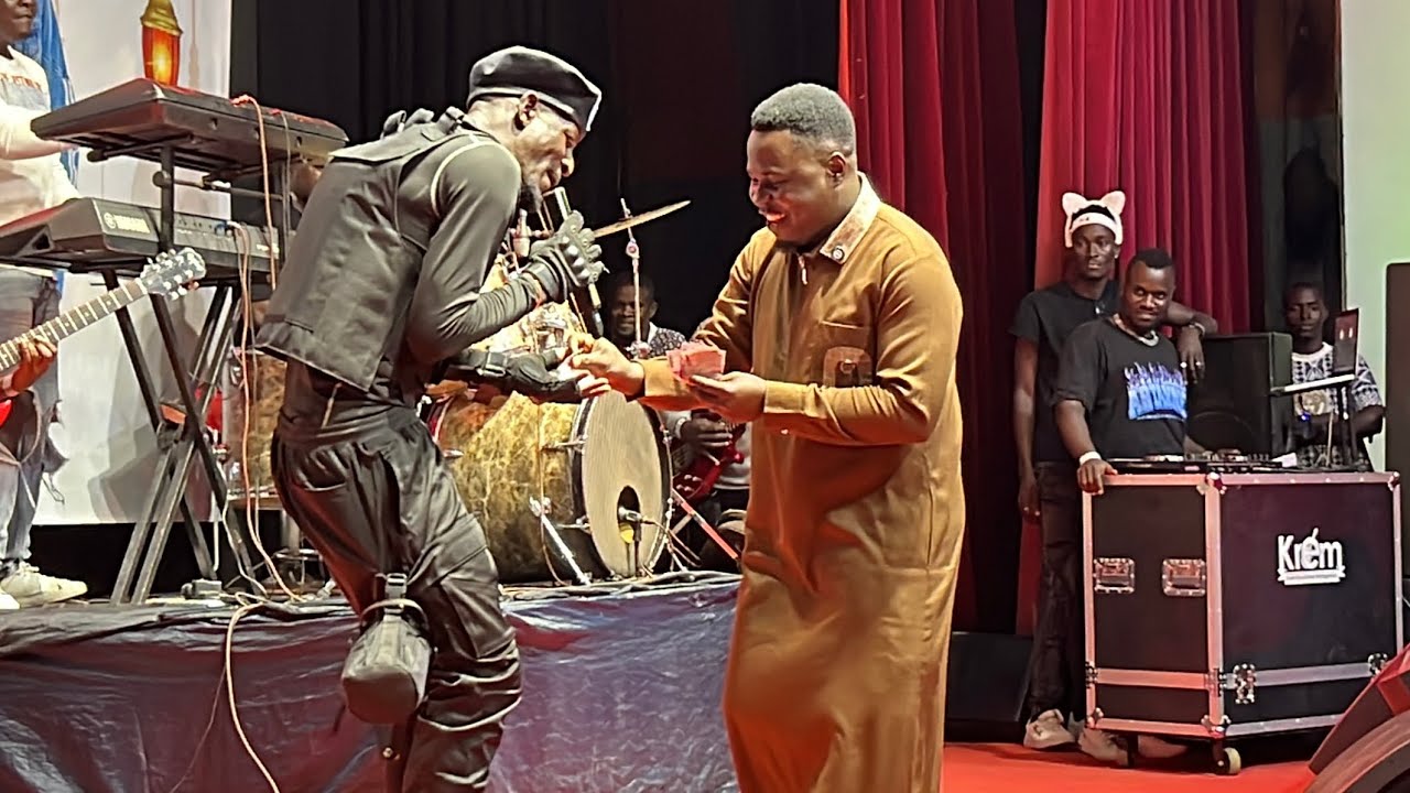 Hon. Zaake  Francis ayiridde Maulana & Reign Sente olwa kayimba akawana Bobi Wine ku Stage