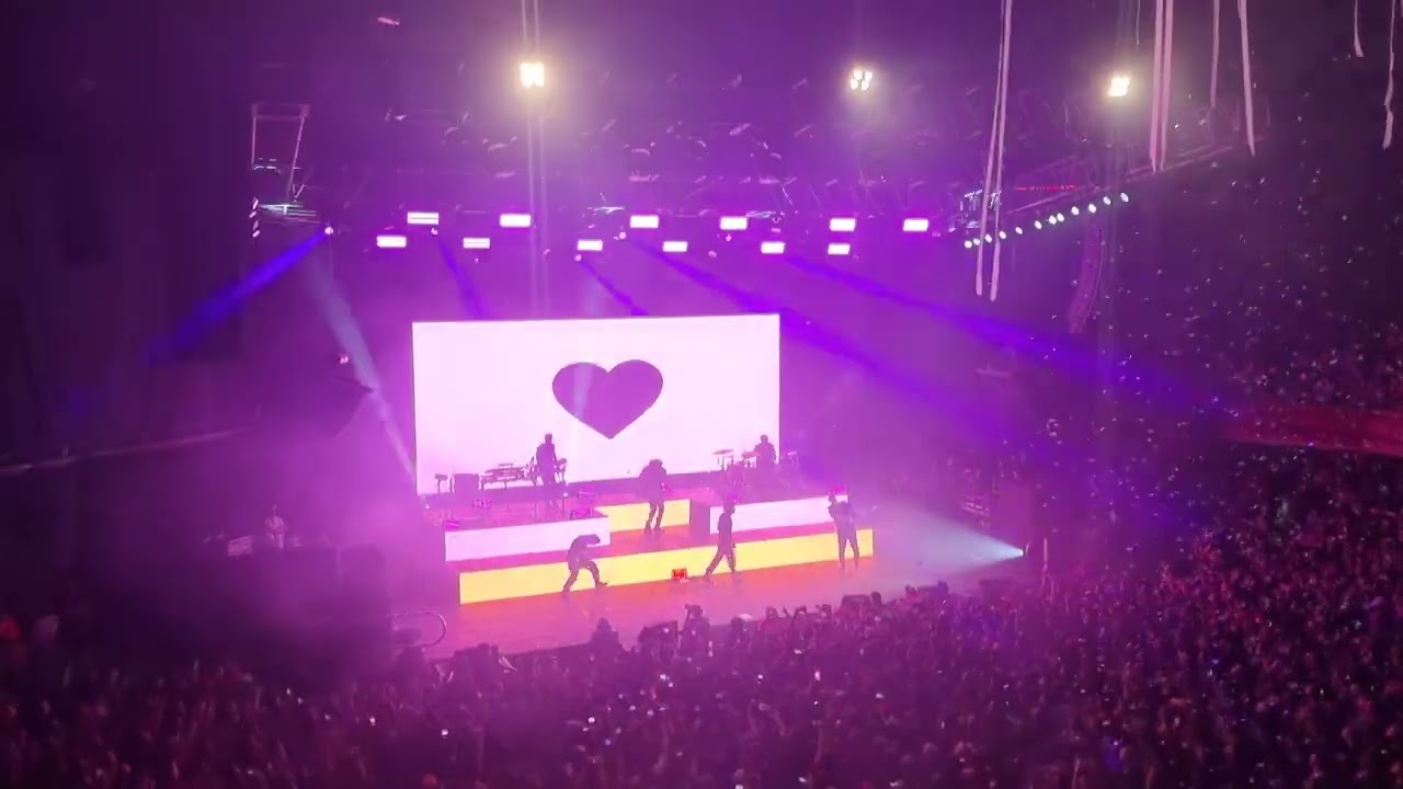 Bring Me The Horizon - Intro + Can  You Feel My Heart [CHILE 12/12/2022]