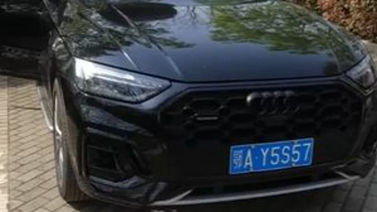 阿杰免费给车友安装，移动电源两电三充系统四年，对腰伤害特别大 每天给粉丝免费帮忙安装星兆蓝移动电源，两电三充系统，体力不累，就是太伤腰！#自驾游 #移动电源 #自改床车 #自驾旅行 #床车自驾游
