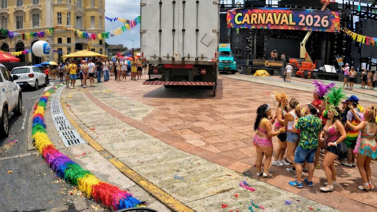Começando as prévia de carnaval no Marco zero no recife 