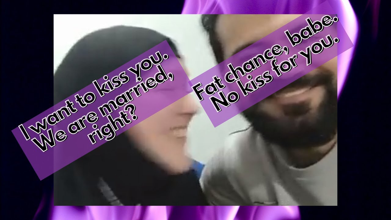 Foodie Beauty Chantal Marie tried to kiss Salah. But Salah moved away to avoid getting kissed.