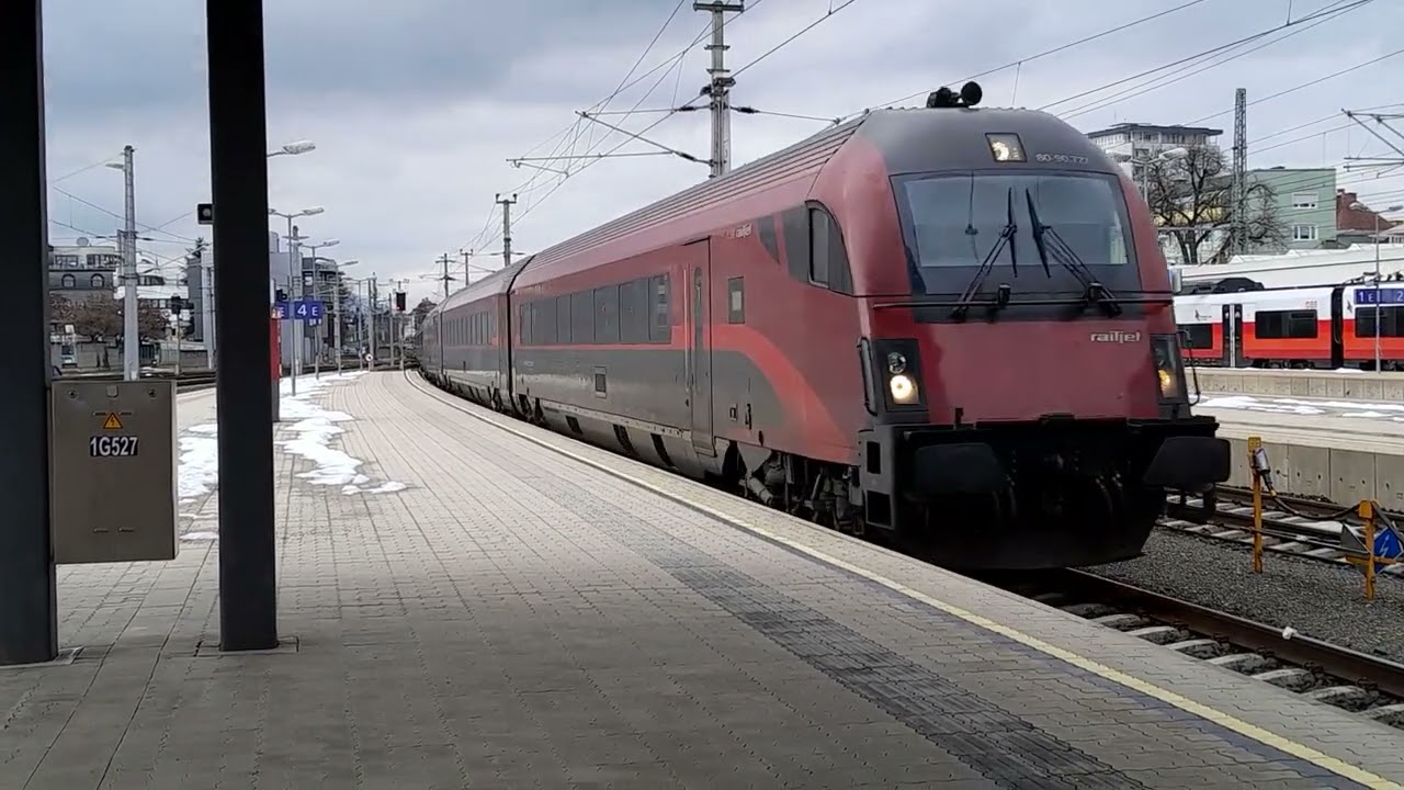 Klagenfurt Hauptbahnhof, Railjet 113 von Villach nach Wien fährt ein, Kärnten, Austria 
