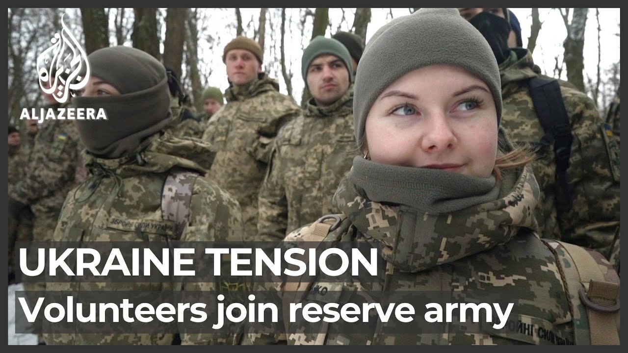 Ukrainians join reserve army amid tensions with Russia