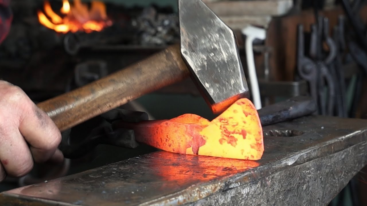 Кузнечное дело — выковать томагавк Spike Tomahawk и шлифовальный станок Steele 2 x 48.