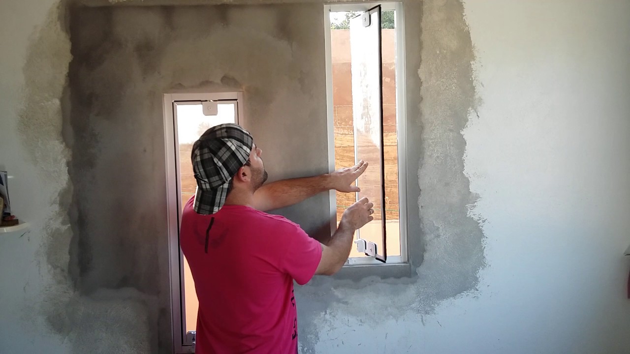 janela Pivotante + janela de correr com 1 fixa e bate fecha