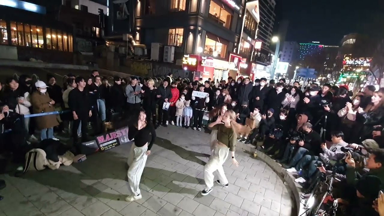[STREET ARTIST] MAJESTY: J MOON, SARI & KATE. INTERACTIVE HONGDAE BUSKING. 230304.