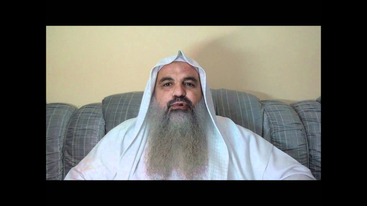 ما حكم ارتداء النقاب مع اظهار العيون؟