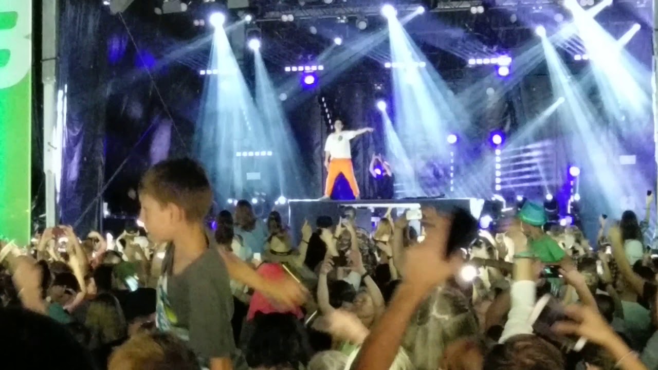 Felix Jaehn life am Flughafen München Munich Airport