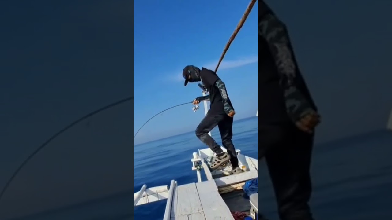 Light jigging vs UL jigging. #shortsfeed #shortsviral #shorts #lightjiging #lightjigging