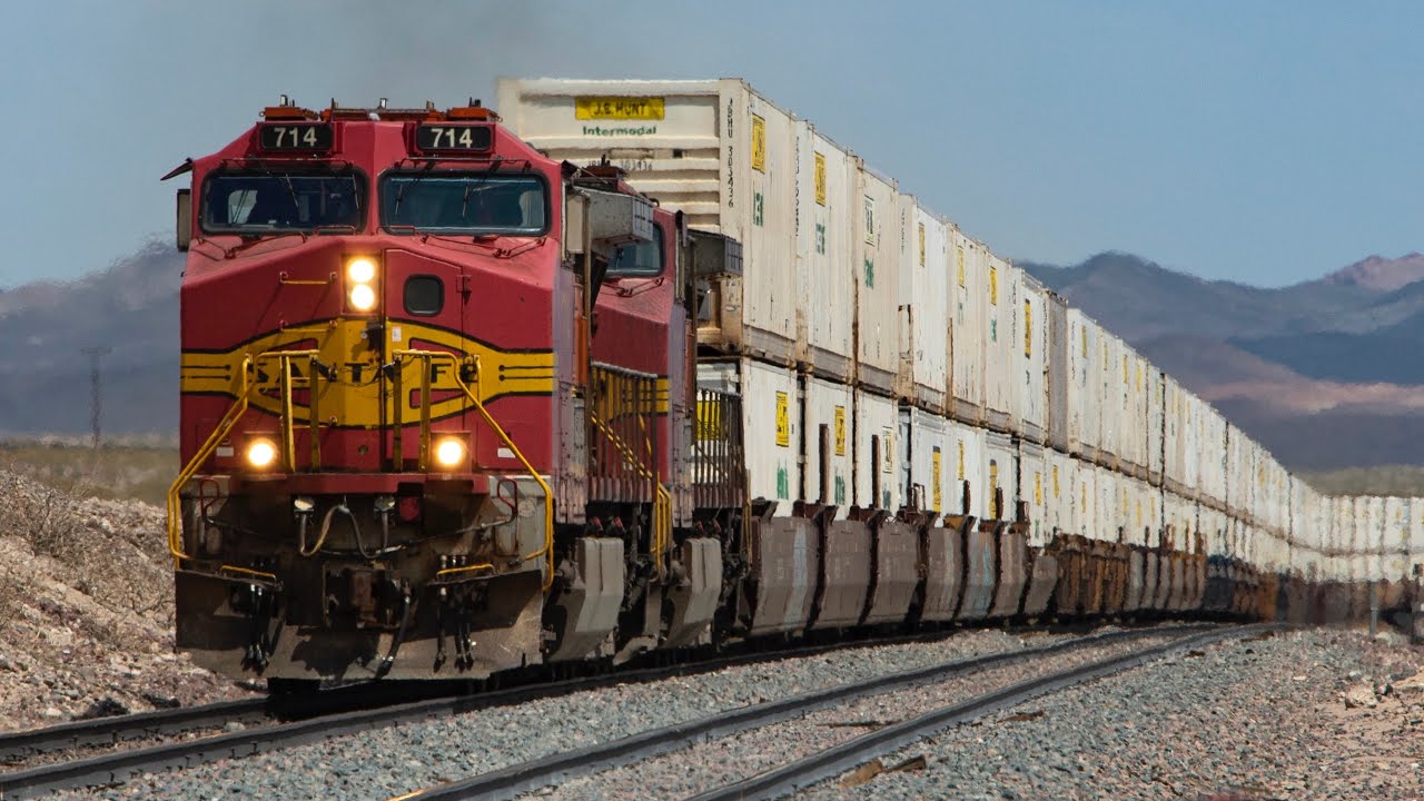 BNSF Santa Fe Warbonnets in the Mojave Desert