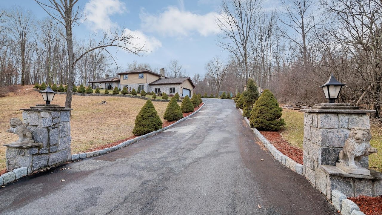Real Estate Video Tour | 247 Scotchtown Rod, Goshen, NY 10924 | Orange County, NY