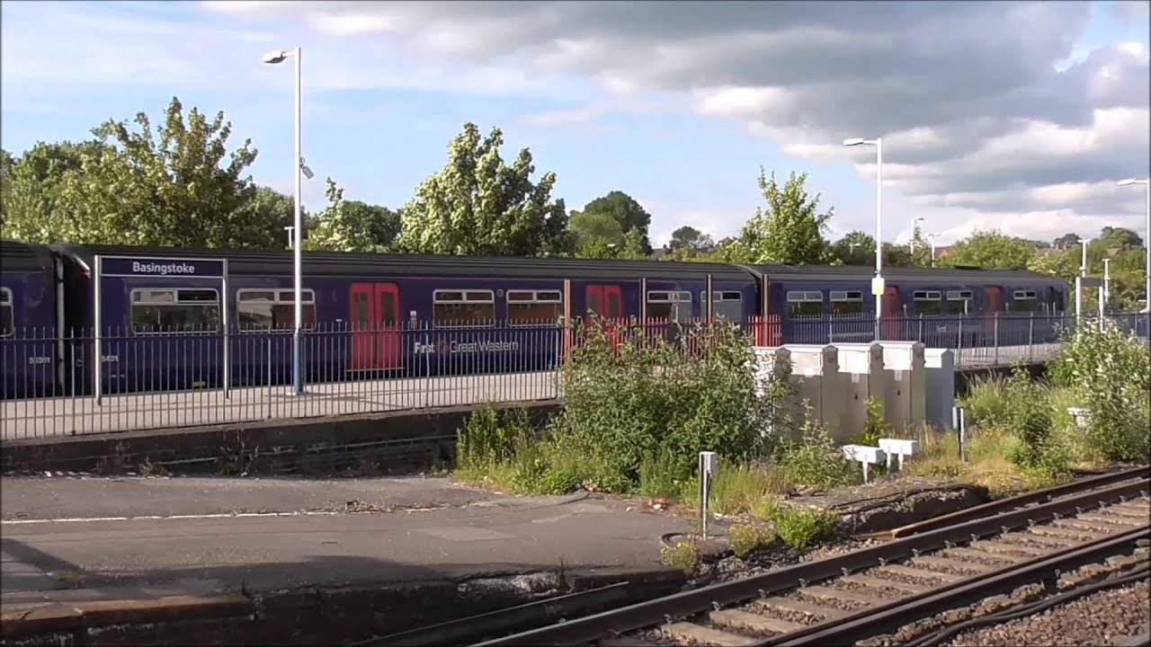 Trains at Basingstoke 5th June 2014 (inc. Network Rail 31105)