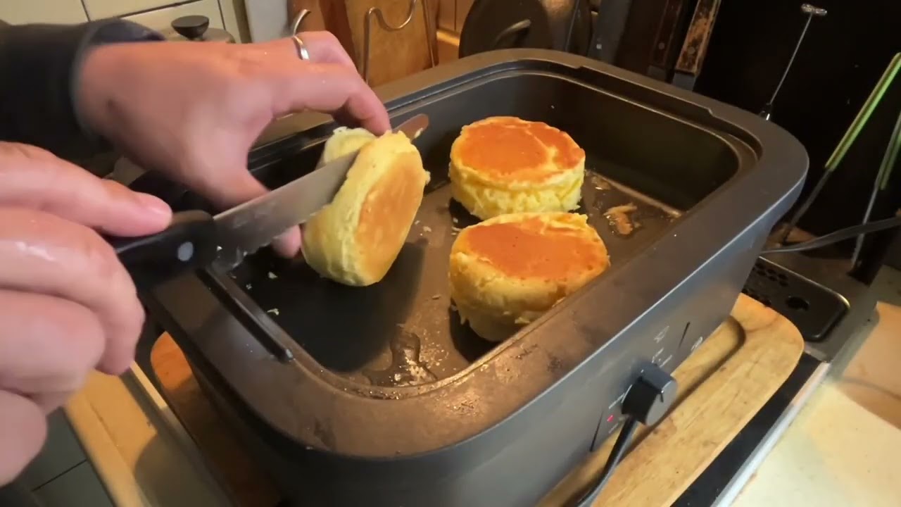 ふわふわでプルプルのパンケーキのつもりが蒸しパンのようになったけど、美味しくできたので良しとしました🥞