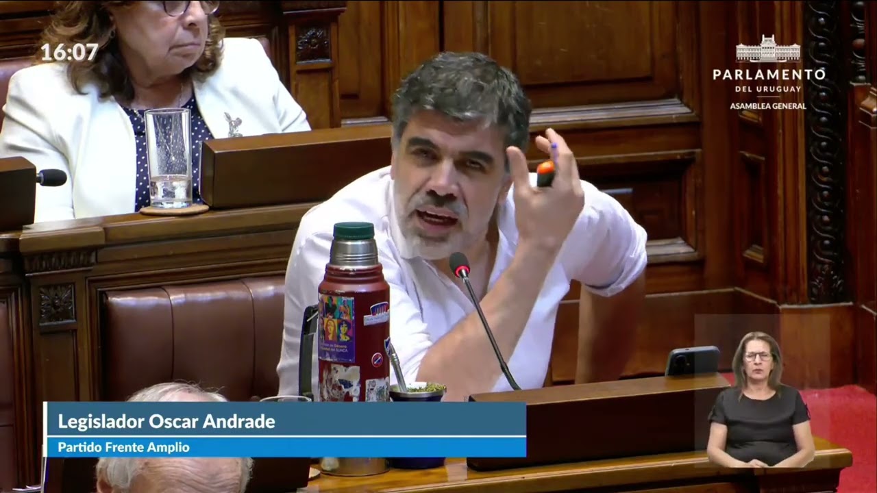 Óscar Andrade: “Responder al golpe de Estado con la huelga general fue la decisión más heroica”
