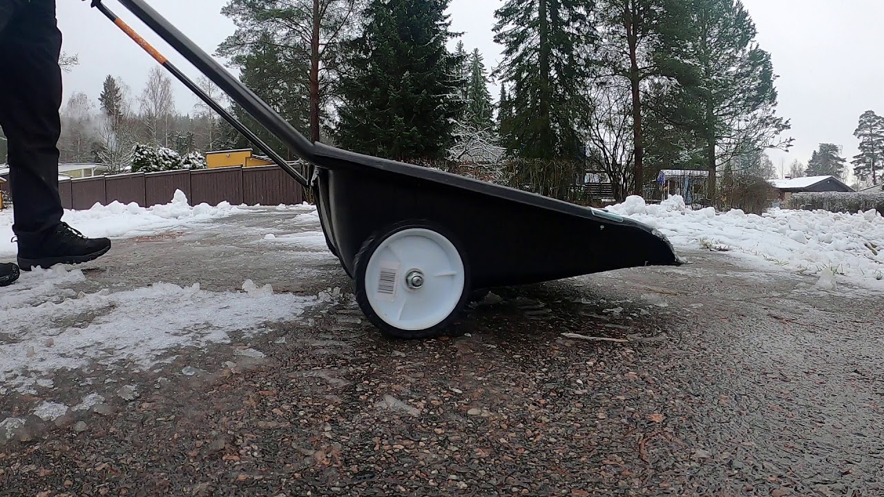 Lumikola pyörillä