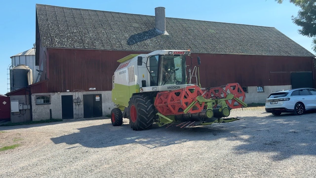 Köp Skördetröska Claas Medion 310 med 15 fots vikbord på Klaravik