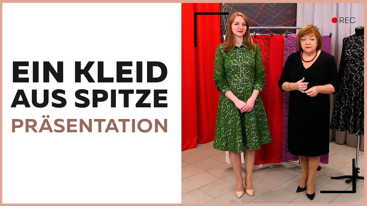 Ein Kleid mit einem Halbglockerock, einem Kragen und einem Paspelband. Präsentation