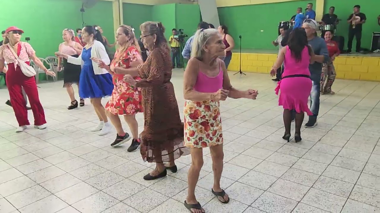 Mamá hilda plaza libertad 💃💃💃🕺💃🕺🕺🕺💃