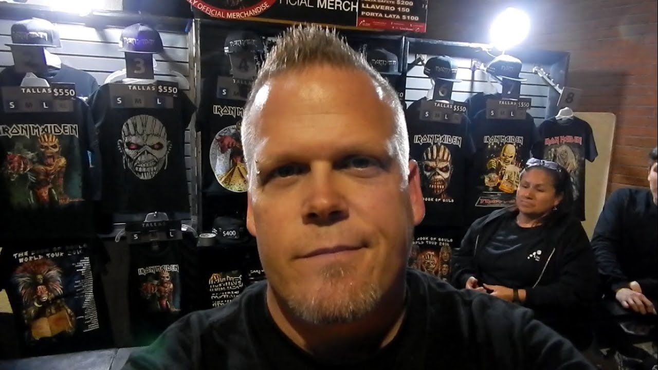 Iron Maiden - Mexico City 2016 - The Book of Souls - Tour of official merch stands
