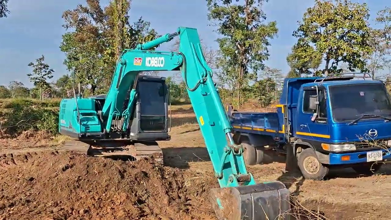 ประดิมงานลอกนา kobelco sk140lc-11 ดั้มหล่อๆจัดให้ excavator and truck