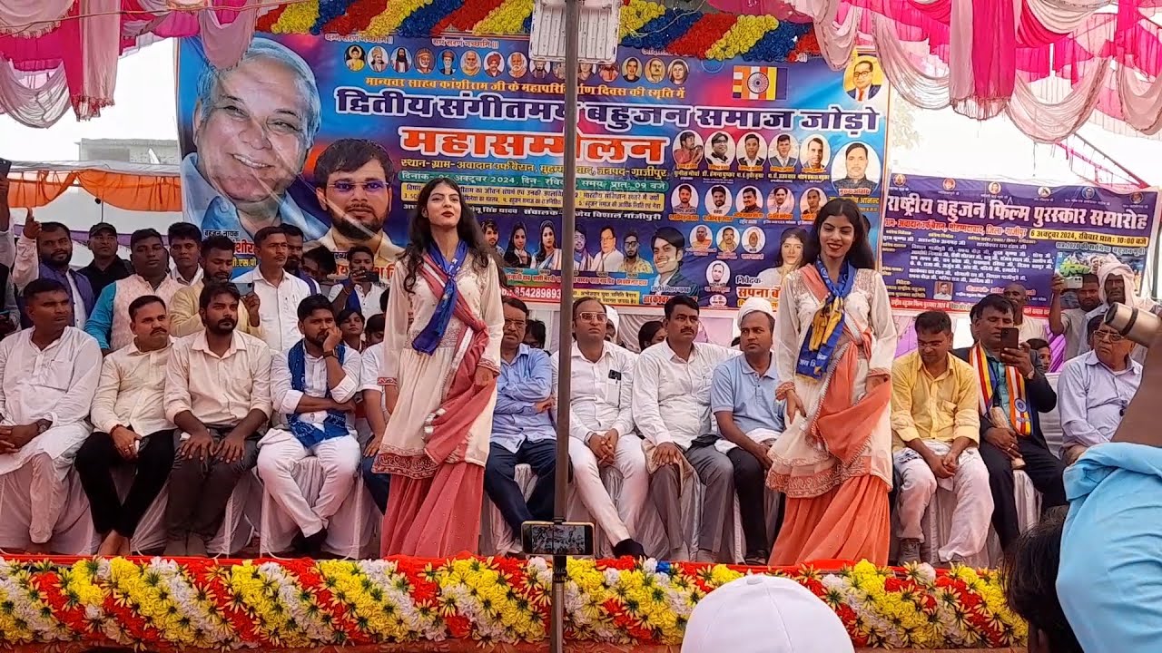 जुड़वा बहनों ने मचाया धमाल👩‍❤️‍👩।जय भीम 💙#newsong@nishabouddhofficial4604#liveperformance #gazipur🌸