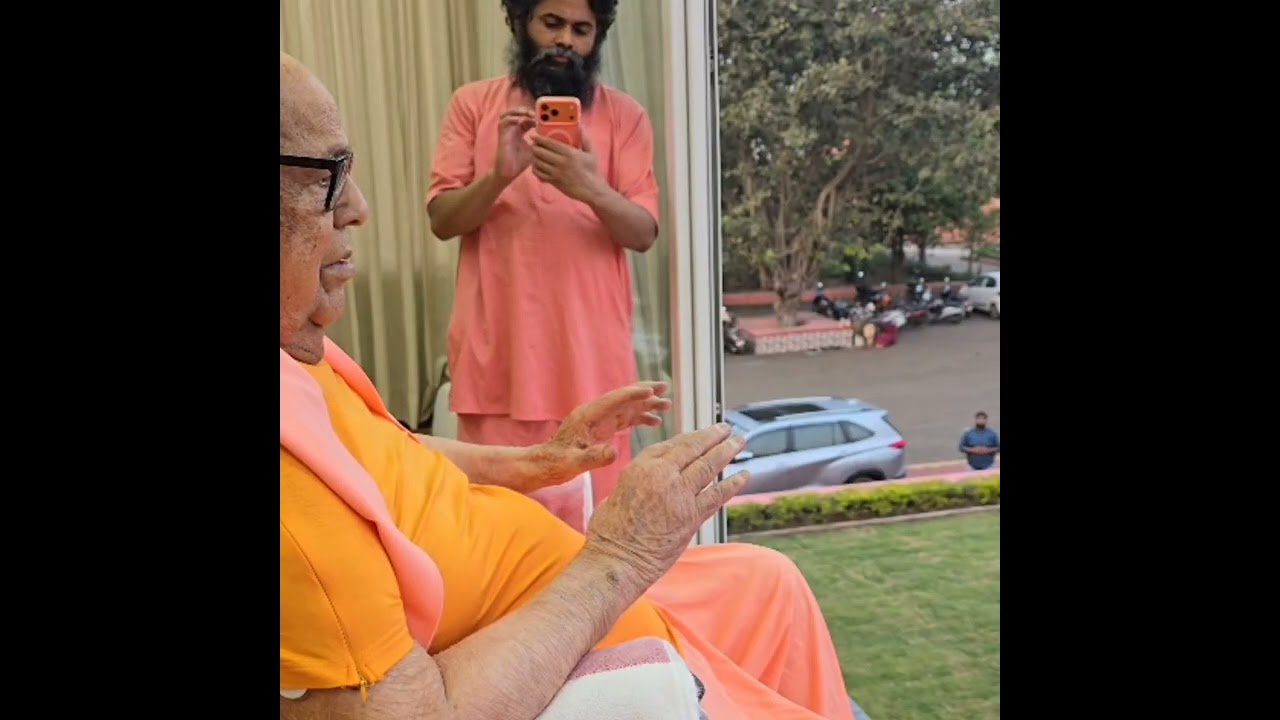 जन्मदिन की तुम्हें गुरुवर बधाई देने आए हैं प्रार्थना