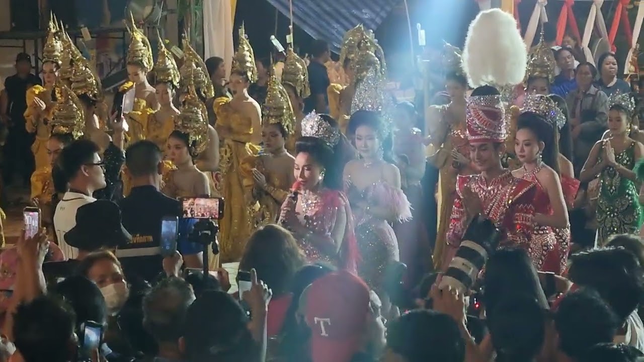 หมอลำใจเกินร้อย รำถวายพระธาตุนาดูน