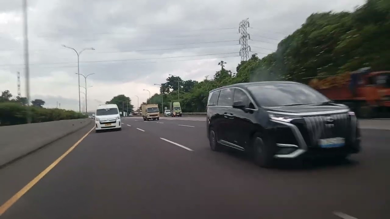 Indonesia Toll road with Daihatsu Xenia 2013 R 1300cc 