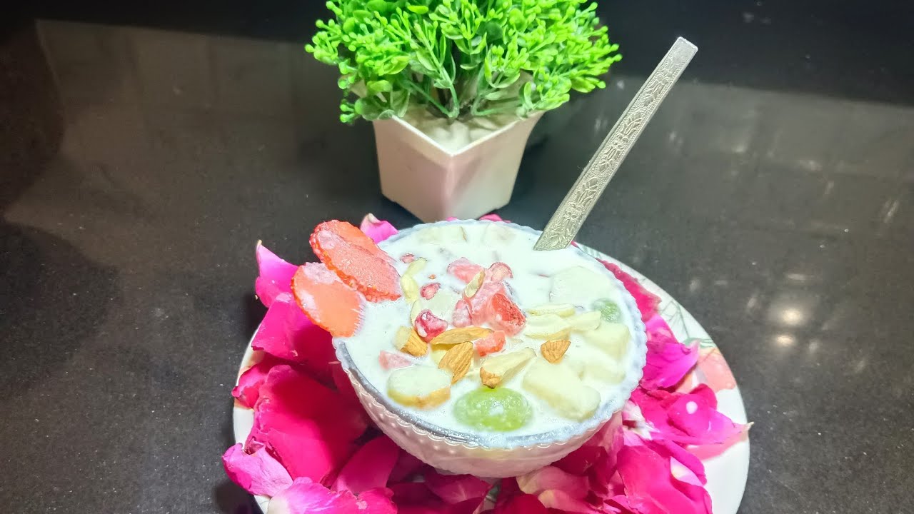 @ujjwala Rasoi  🥣🍓🍓fruit salad 🍓🍓🥣 like Share 🔄 Subscribe 👍