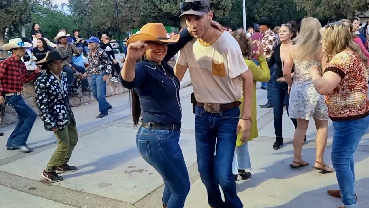 La Señorita Cumbia