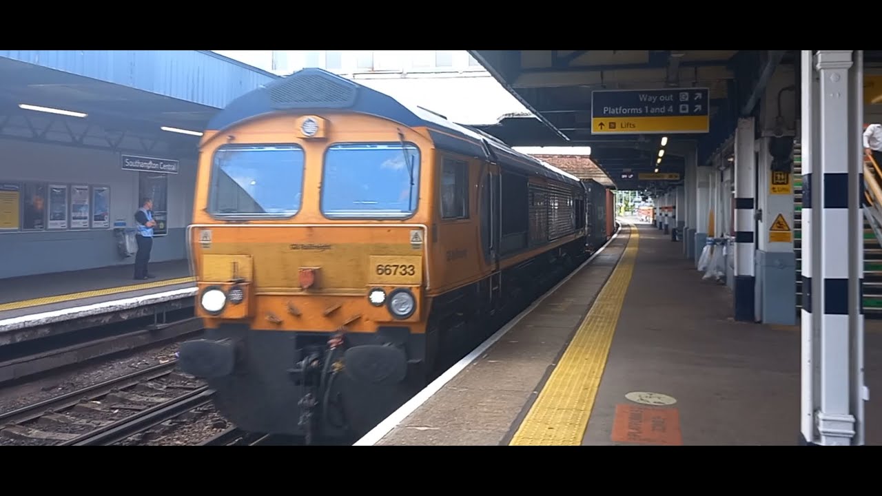 Trains in Portsmouth Harbour, Havant and Southampton Central