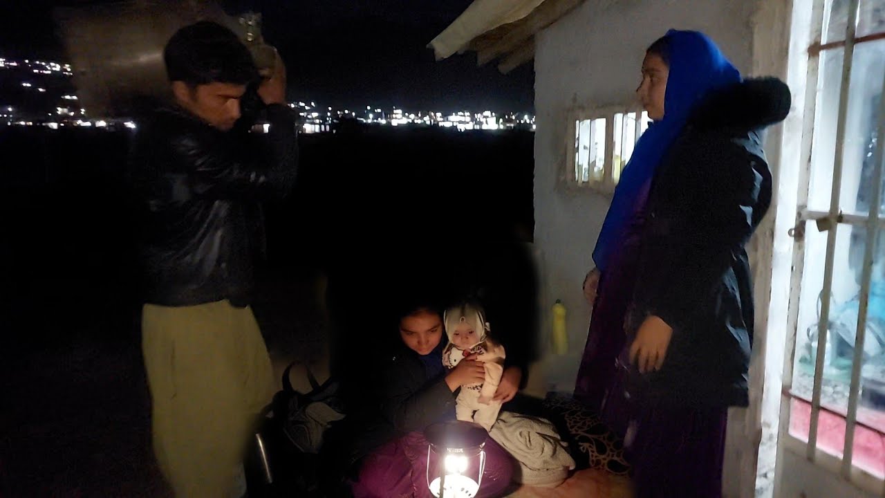 Maryam and her baby, their life at night