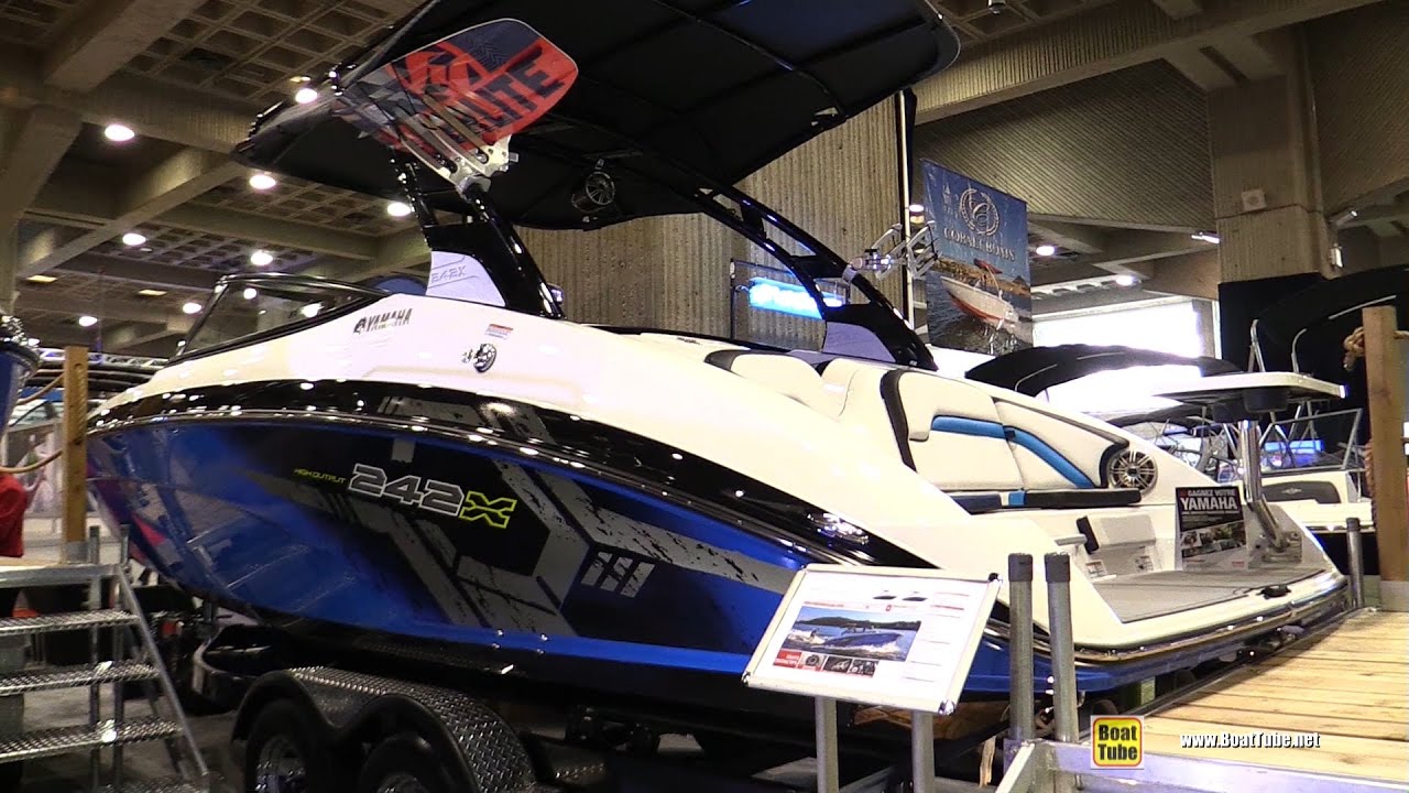 2017 Yamaha 242x F Series Motor Boat - Walkaround - 2017  Montreal Boat Show