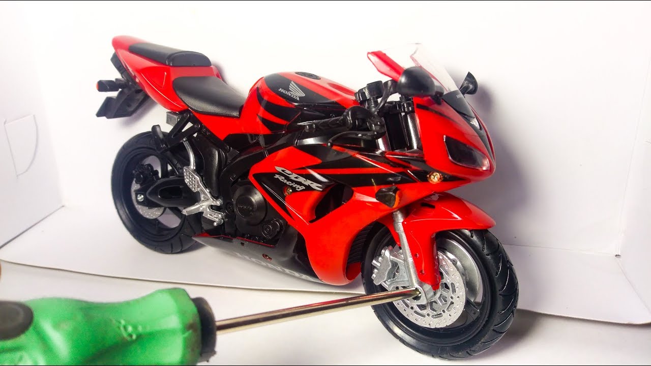 Building a Realistic Honda CBR 1000RR Step by Step: NewRay 1/12 Model Kit