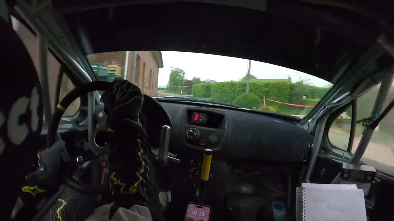 Es 10 - crevaison au rallye de la lys 2025 - delgery - Perrin - 207 maxi
